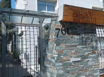 Casa · 160m² · 4 Ambientes · 2 Cocheras · Triplex en Alquiler Villa Sarmiento