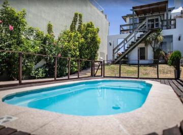 Casa · 136m² · 5 Ambientes · 1 Cochera · Casa de 4 Dorm. con Piscina en Manantiales