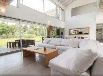 Casa · 350m² · 5 Ambientes · Casa - Laguna Blanca