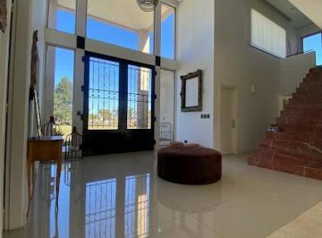 doble altura en cielorrasos · Hermosa Casa 6 Amb 600 m² S/lote 1400 m² Suite Parilla Piscina y Más! - Canning (E. Echeverria)