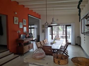 Casa · 450m² · 5 Ambientes · 1 Cochera · Itaka Pinamar Norte