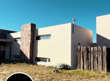 Casa · 120m² · 1 Ambiente · Venta de Casa 3 Amb. en Barrio Altos del Corral - Los Reartes