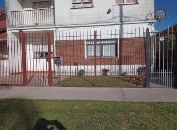Casa · 51m² · 4 Ambientes · 1 Cochera · Excelente Casa en Pb con Jardin y Espacio Guarda Coche - PH