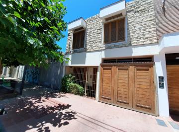 Casa de 6 ambientes, Ciudad de Mendoza · Vendemos Amplia Propiedad 3 Dorm.. Cuarta Sección Oeste. Mendoza