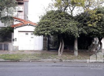 Terreno · 240m² · 3 Ambientes · 1 Cochera · Venta Casa/ Lote Castelar