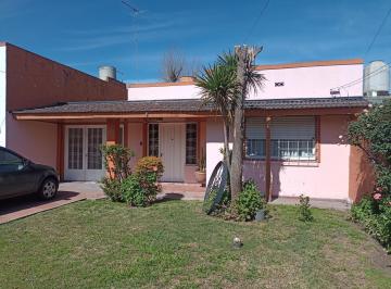 Casa · 120m² · 5 Ambientes · 1 Cochera · Casa Sobre Lote de 10 X 24 - Muy Buen Estado - Acepta Permuta Departamento en Adrogue