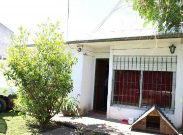 Casa · 80m² · 2 Ambientes · Casa Barrio Parque Jardin Busolini 3720