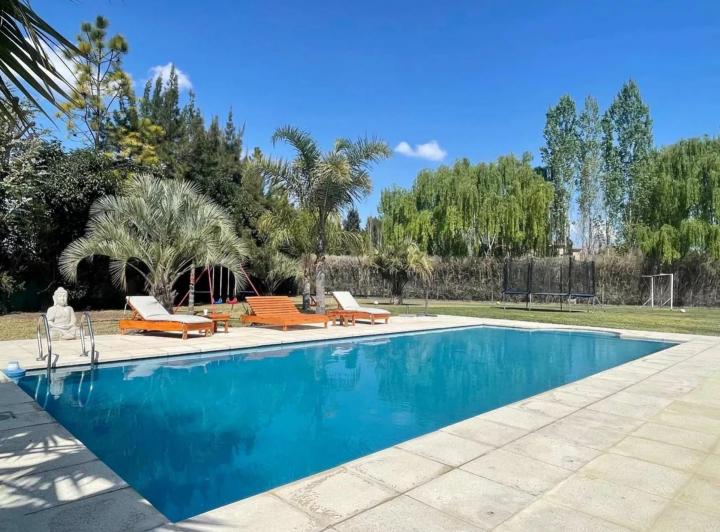 Casa · 370m² · 6 Ambientes · 2 Cocheras
