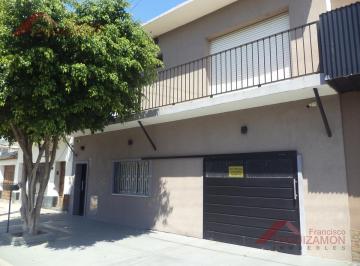 Casa · 140m² · 4 Ambientes · 1 Cochera · Casa en Venta – 4 Ambientes – Lomas del Mirador – Piscina – Quincho – Cochera