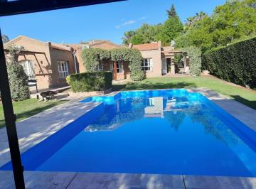 Casa · 300m² · 4 Dormitorios · 2 Cocheras · Venta - Hermosa Casa - Pileta - Jardín - Chacras de Coria - 1000 m²