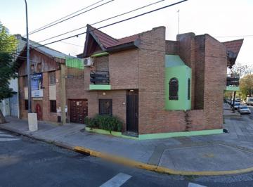 Casa · 330m² · 5 Ambientes · 1 Cochera · Venta y Financia Casa y Local en Esquina Barracas