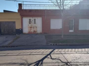 Bodega-Galpón · 533m² · Galpon + 2 Casas. Ideal Constructora