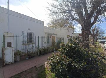 Casa · 170m² · 4 Ambientes · 1 Cochera · Casa 3 Amb. en Lote 10x58 - Las Avs