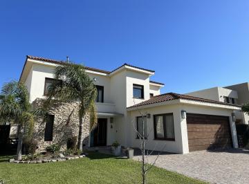 Casa · 310m² · 5 Ambientes · 2 Cocheras · Casa en Venta en El El Rebenque Canning