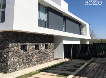 Casa · 219m² · 8 Ambientes · 2 Cocheras · Casa de Categoria en Housing Punta Golf - 3 Dorm. - Villa Allende