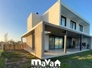 Casa · 170m² · 4 Ambientes · 2 Cocheras · Casa en Venta
