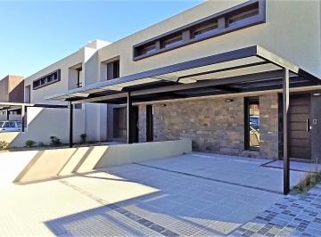 Casa de 6 ambientes, Córdoba · Greenville II - Duplex Completamente Amoblado - Premium