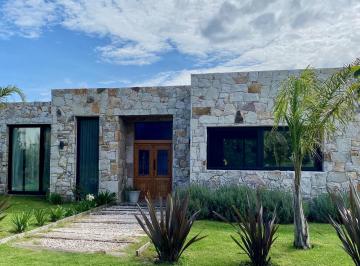 Casa · 189m² · 4 Ambientes · 3 Cocheras · Casa en Venta en Arenas del Sur, Orientación Noroeste.