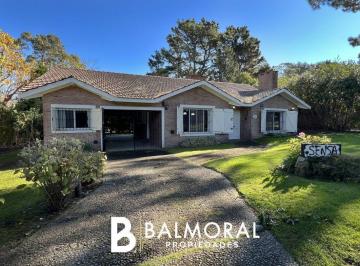 BML-BML-1037_2 · Casa en Alquiler - Zona Centro / Ref: 8714