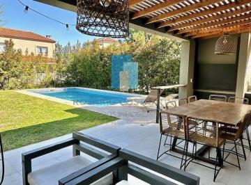 Casa · 204m² · 4 Ambientes · 2 Cocheras · Casa 3 Dorm.. | Casa en Venta en Barbarita