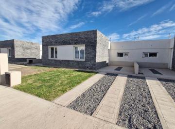 Casa · 58m² · 3 Ambientes · 1 Cochera · Casas de Las Falda, Cipolletti