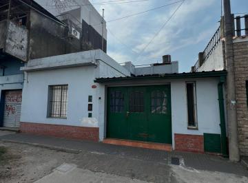 Casa de 3 ambientes, Rosario · Casa Dos Dorm. con Patio y Cochera a Reciclar en Venta