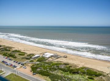Foto1 · Apartamento en Venta en Piso Alto en Edificio Le Parc III, Punta del Este.