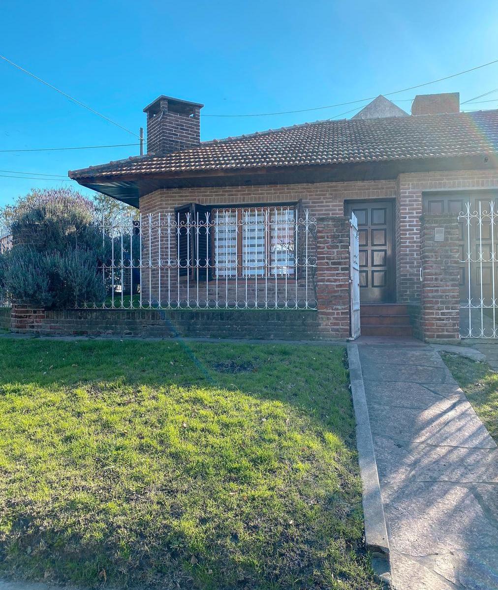 Chalet 4 amb, 370m² en Colinas Peralta Ramos con garaje y parque