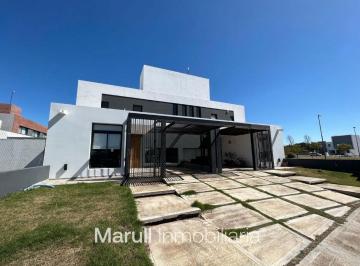 PH · 135m² · 4 Ambientes · 2 Cocheras · La Calandria Duplex en Venta 3 Dorm.