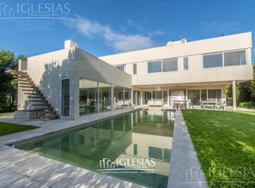 Casa · 291m² · 5 Ambientes · 2 Cocheras · Casa Amoblada con Tres Suites en Alquiler - Las Caletas - Ideal Expatriados