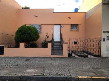 Casa · 1m² · 5 Ambientes · 1 Cochera · Casa en Venta Multifamiliar - 5 Ambientes con Cochera y Patio en Tigre/ Tigre Centro