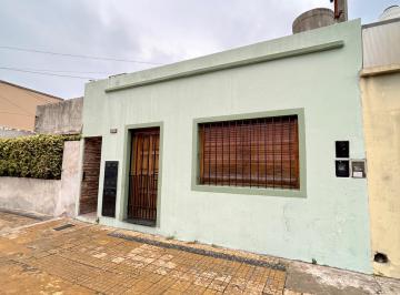 Casa de 2 ambientes, Lanús · Ayacucho 1013 - Casa Al Frente Lote Propio con Patio - Lanus Este - Oportunidad!