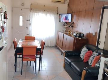 PH · 49m² · 3 Ambientes · PH en Excelente Zona de Caseros