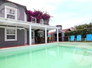 Casa · 220m² · 5 Ambientes · 1 Cochera · Casa I Punta del Este (La Barra)