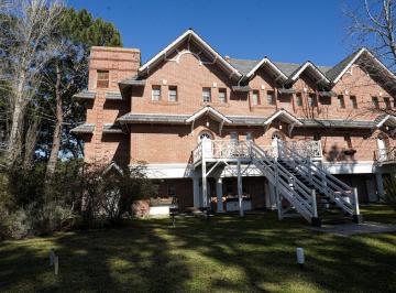 Casa · 156m² · 4 Ambientes · 2 Cocheras · Casa en Terrazas Al Golf