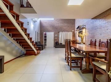 Casa · 267m² · 8 Ambientes · 1 Cochera · Venta - Casa - 4 Dorm. - Galpón - Urquiza, Rosario