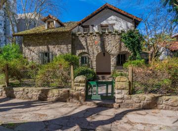 Casa · 255m² · 5 Ambientes · Chalet de Patrimonio Histórico, en Zona Güemes Residencial, Ideal Uso Profesional.