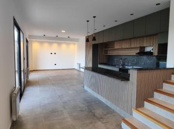 Casa · 190m² · 3 Dormitorios · 2 Cocheras · Venta Casa a Estrenar Apto Credito 3 Dorm. Barrio Las Cañitas