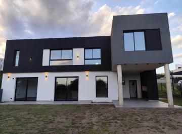Casa · 190m² · 3 Dormitorios · 2 Cocheras · Venta Casa a Estrenar Apto Credito 3 Dorm. Barrio Las Cañitas