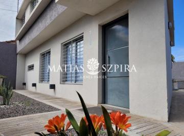 Casa · 140m² · 4 Ambientes · 2 Cocheras · Venta Casa Minimalista 4 Ambientes y Piscina