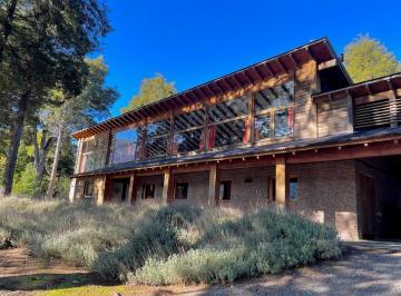 Casa · 2645m² · 5 Ambientes · 2 Cocheras · Casa de Una Planta en Arelauquen, Bariloche