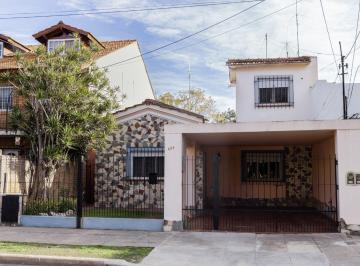 Casa · 214m² · 6 Ambientes · 2 Cocheras · Casa en Venta 6 Amb en San Isidro - Multifamiliar