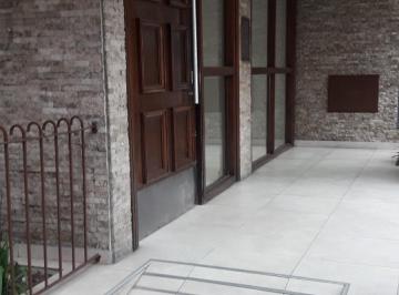 Entrada principal edificio · Departamento Muy Bien Ubicado