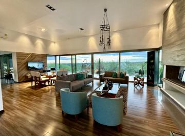 Casa · 500m² · 4 Ambientes · 2 Cocheras · Casa a La Venta en La Rufina Moderna y Como Nueva