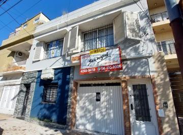 PH · 121m² · 3 Ambientes · 1 Cochera · Casa PH en Venta en Lanus Este