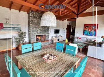 Casa · 287m² · 6 Ambientes · 2 Cocheras · Casa a Dos Cuadras de La Playa en Lasalle, Pinamar