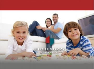 Casa · 200m² · 5 Ambientes · 2 Cocheras · Casa en Arenas del Sur de Cinco Ambientes con Piscina