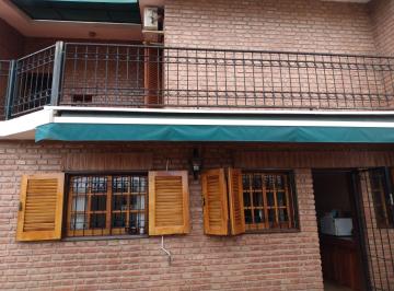 Casa de 4 ambientes, Córdoba · B° Ayacucho, Excelente Casa 3 Dorm., Patio, Garaje Doble!