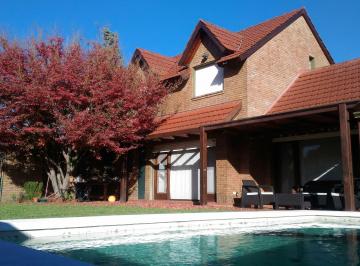 Casa de 4 ambientes, Rosario · Casa 3/4 Dorm. con Jardin, Quincho y Pileta