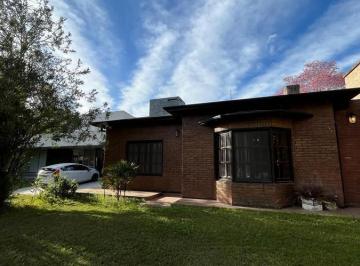 Casa de 6 ambientes, San José del Rincón · Casa en Country Ubajay - 2 Dorm, 2 Baños, Quincho Cerrado